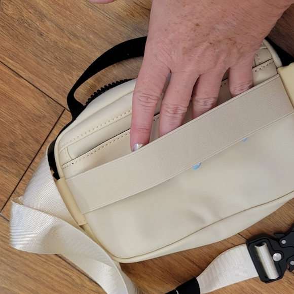 Cinch Women's Cream and Black Crossbody Bag - Picture 10 of 12